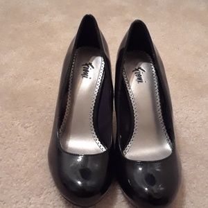 Black Fioni heels